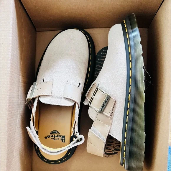 Dr.Martens, size 6 in women I use them one time in good condition. - Picture 1 of 4